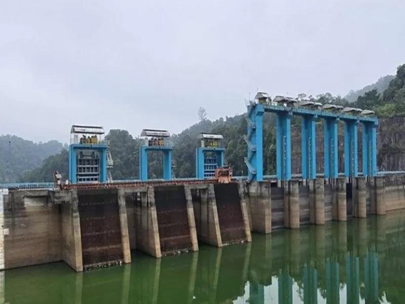 Hari Ini, Kelima Pintu Pelimpahan Air Waduk PLTA Ditutup